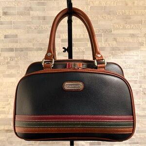 This is a vintage Carryland handbag